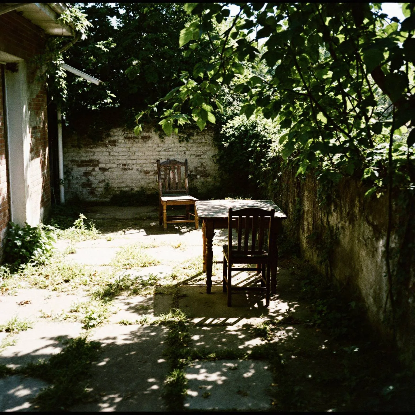 Nettoyer une terrasse en béton