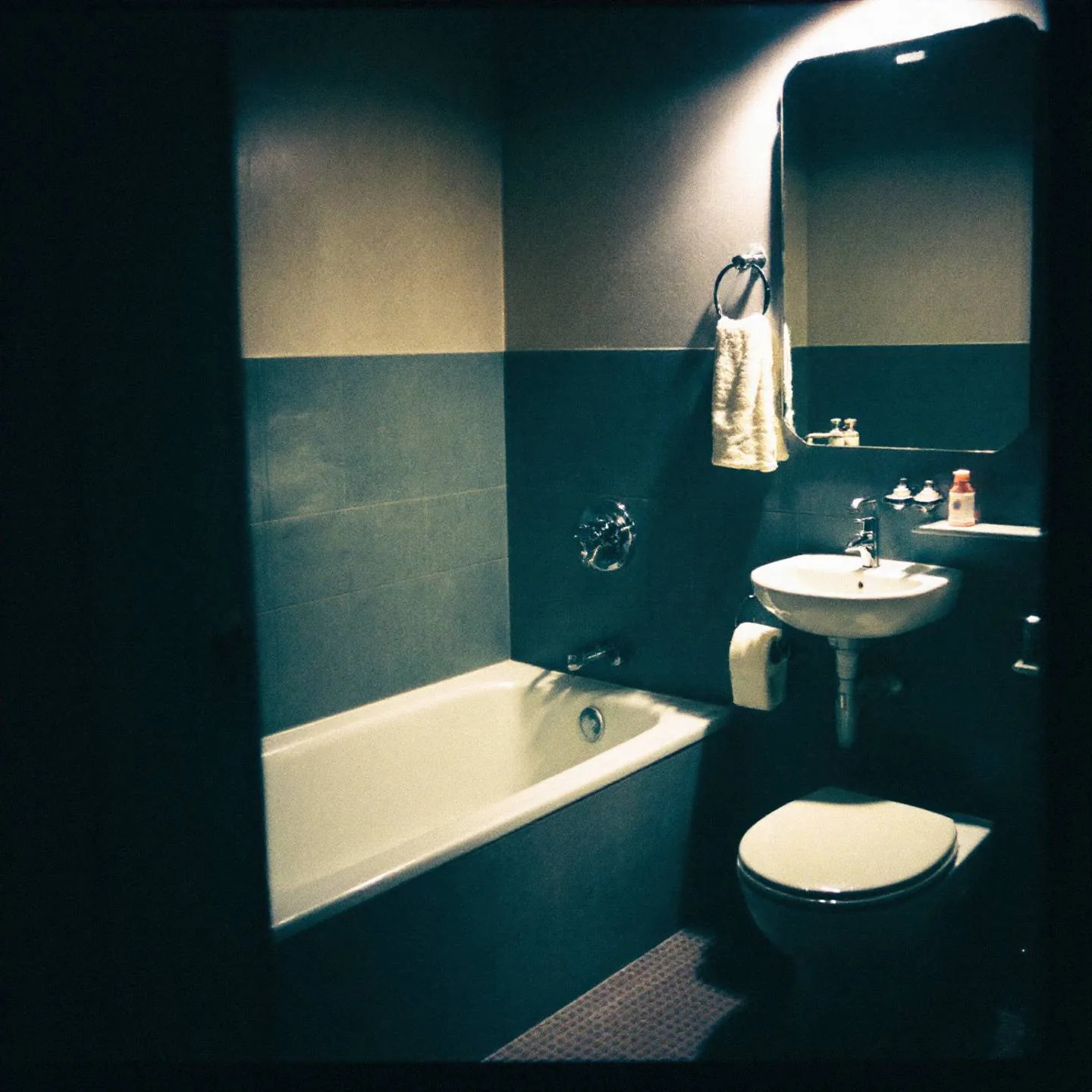 Nettoyer des joints de salle de bain
