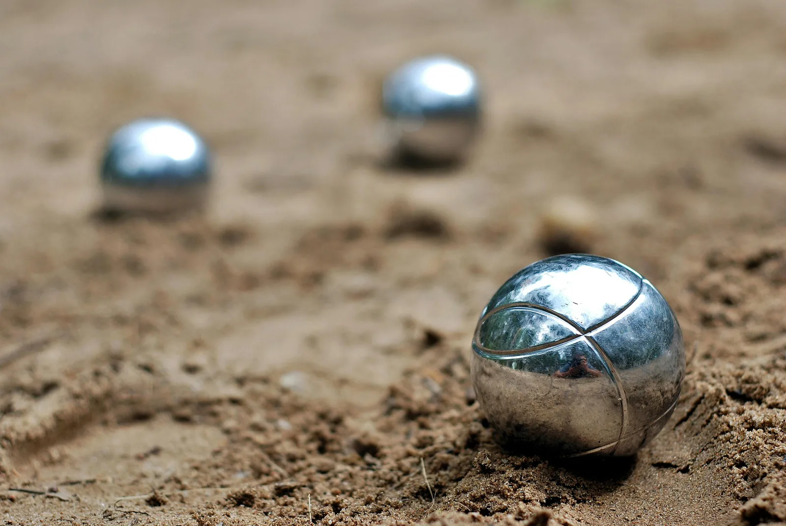 Nettoyer des boules de pétanque