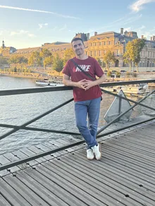 Nadir, ménage à domicile à Grigny
