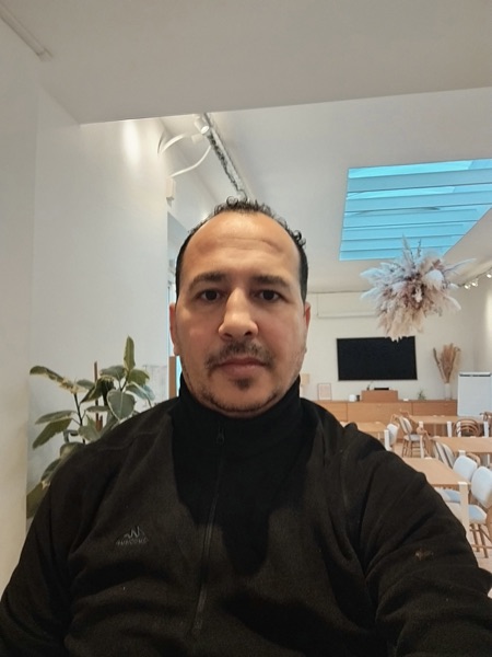 Ferhat, ménage à domicile à La Courneuve